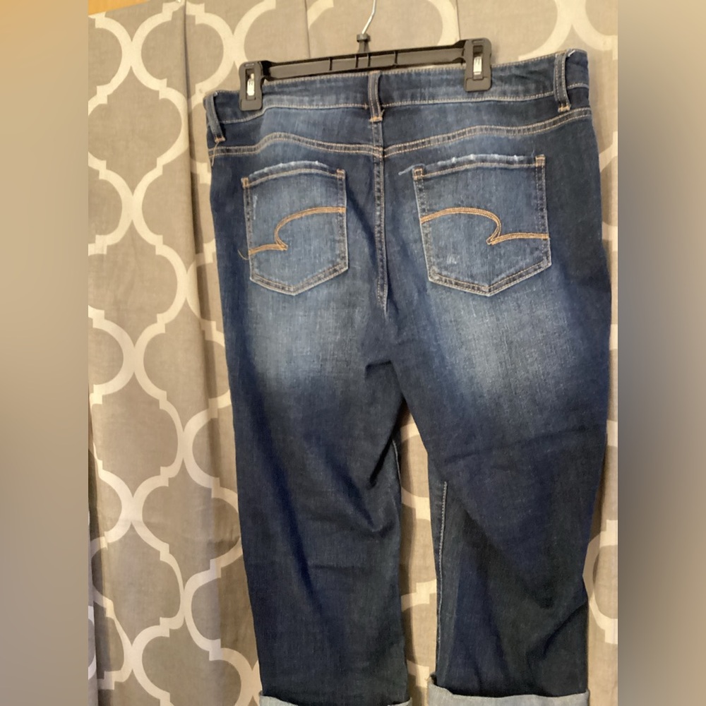Time &Tru Mid Rise Capris - Picture 2 of 4